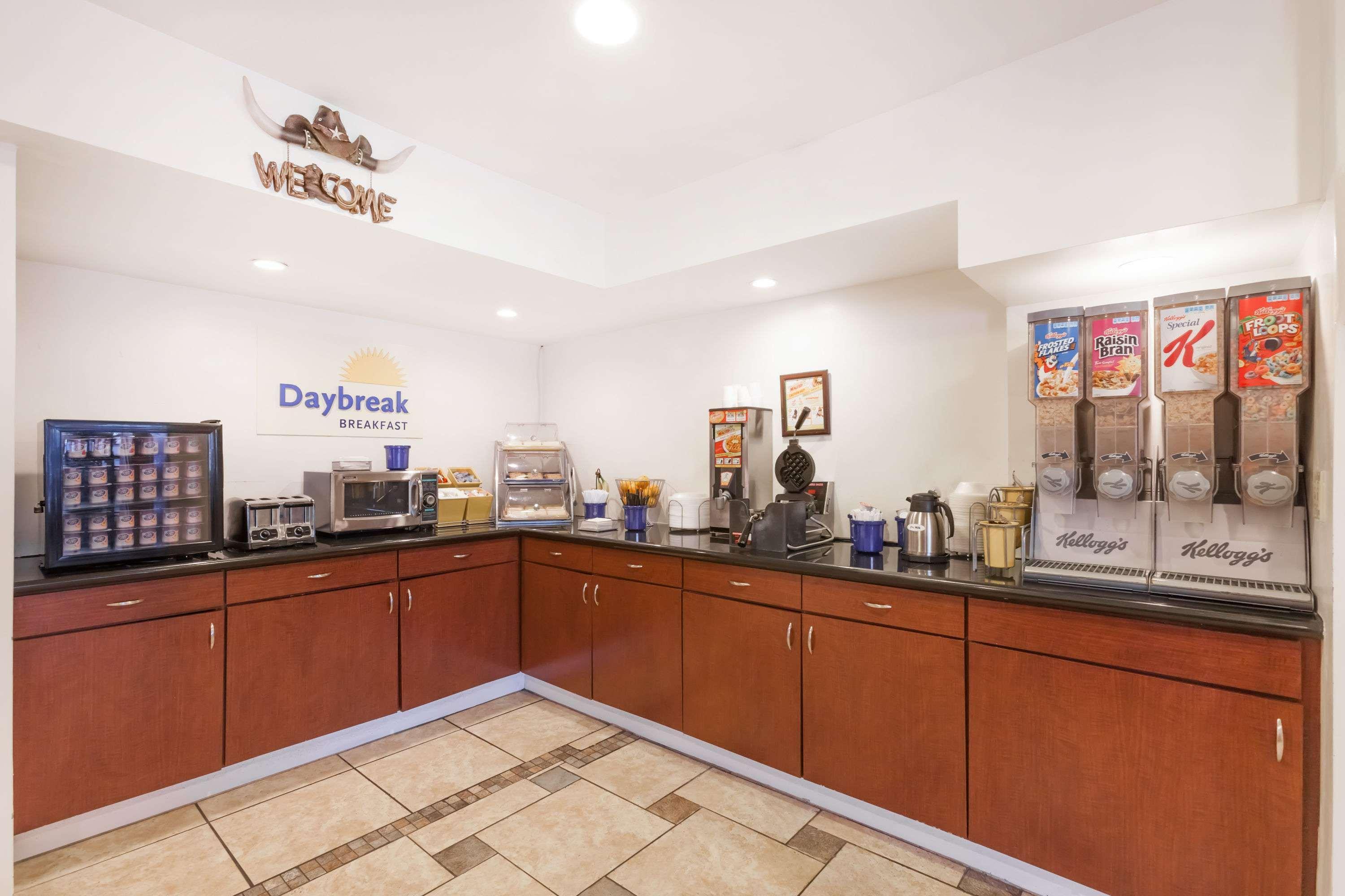 Days Inn By Wyndham Austin/University/Downtown Exterior foto